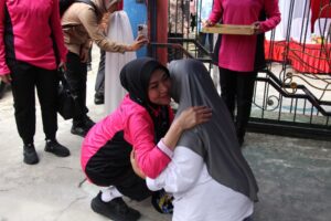HKGB 72, Pengurus Bhayangkari Pusat Kunjungi Pengrajin Batik Pekerjanya Penyandang Disabilitas