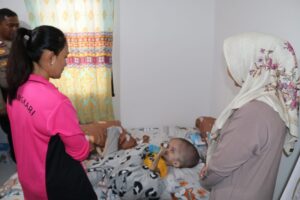 Ketua Umum Bhayangkari Pusat Kunjungi Bayi Penderita Hidrosefalus di Kota Tarakan