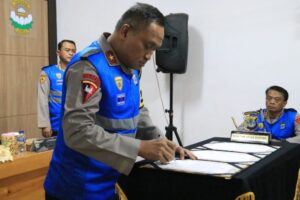 Wakapolda Kaltara Pimpin Kegiatan Pakta Integritas dan Pengambilan Sumpah
