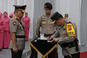 Kapolda Irjen Pol. Hary Sudwijanto, S.I.K.,M.Si Pimpin Upacara Serah Terima Jabatan Wakapolda Kaltara