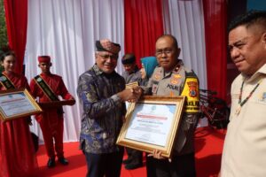 Wakapolda Kaltara Menerima Langsung Piagam Penghargaan Dari Kepala BNN RI di Kota Tarakan