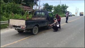Aksi Simpatik Ditlantas Polda Kaltara Bantu Mobil Warga yang Alami Kerusakan