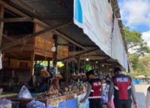 Personel Satgas Pam Giat Ops Lilin Kayan Polda Kaltara Laksanakan Giat Patroli Dialogis di Pusat Keramaian