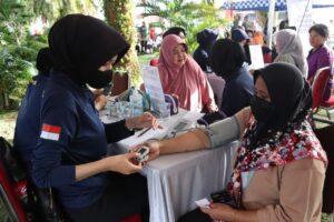 Kapolda Kaltara Irjen Pol Hary Sudwijanto Pimpin Pemeriksaan Kesehatan Gratis untuk Meriahkan Hari Jadi Polda Kaltara ke-7