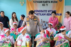 Kapolda Kaltara Bersama Persekutuan Oikumene Umat Nasrani Polda Kaltara Melaksanakan Bakti Sosial di SLB Yayasan Karya Murni, Tanjung Selor