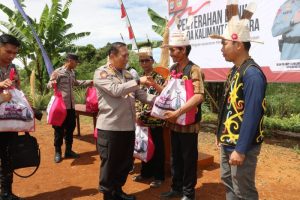 Kapolda Kaltara Disambut Haru Warga Long Ampung, Kunjungan Bersejarah dan Wujud Kepedulian