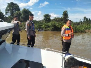Kapolda Kaltara Turun Langsung ke Lokasi Kecelakaan Speedboat di Sungai Kayan, Pimpin Penyisiran Korban dan Kunjungi Korban Selamat