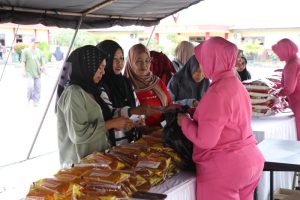 Sat Brimob Polda Kaltara Gelar Bazar Sembako Murah