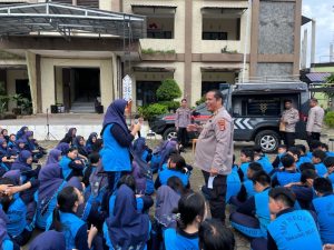 Direktorat Binmas Polda Kaltara Bekali Siswa SMPN 01 Tanjung Selor Pengetahuan Bahaya Judi Online