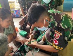 Kades Antutan Apresiasi Kegiatan Kerja Bakti Yon TP 880/Benuanta Bersama Warga