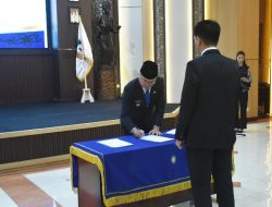 Bupati Wempi Lantik Direktur Perumda Intimung