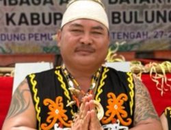 Tasa Gung Ucapkan Selamat kepada Ingkong Ala dan Kilat Bilung atas Amanah Adat